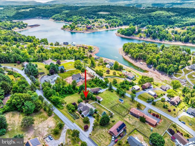 1888 BOW DR, Auburn, PA 17922