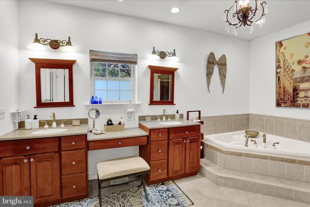 1888 BOW DR, Auburn, PA 17922