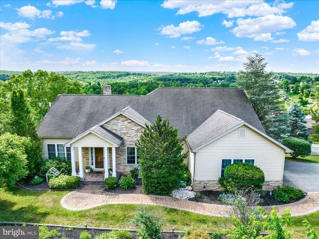 1888 BOW DR, Auburn, PA 17922