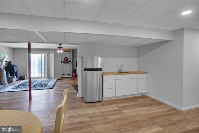 1888 BOW DR, Auburn, PA 17922