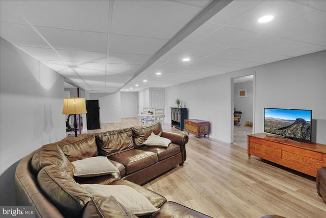 1888 BOW DR, Auburn, PA 17922