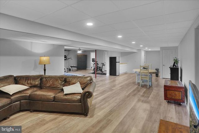 1888 BOW DR, Auburn, PA 17922