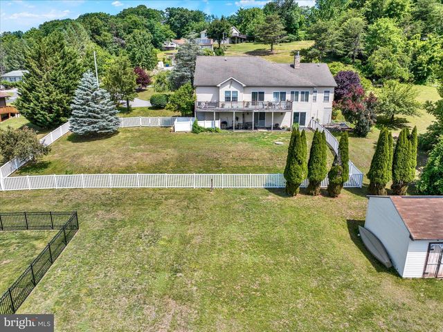 1888 BOW DR, Auburn, PA 17922
