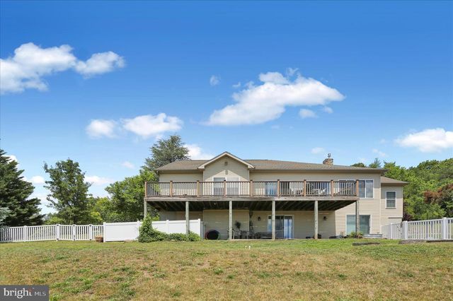 1888 BOW DR, Auburn, PA 17922