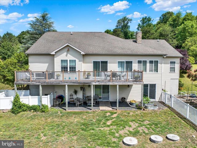 1888 BOW DR, Auburn, PA 17922