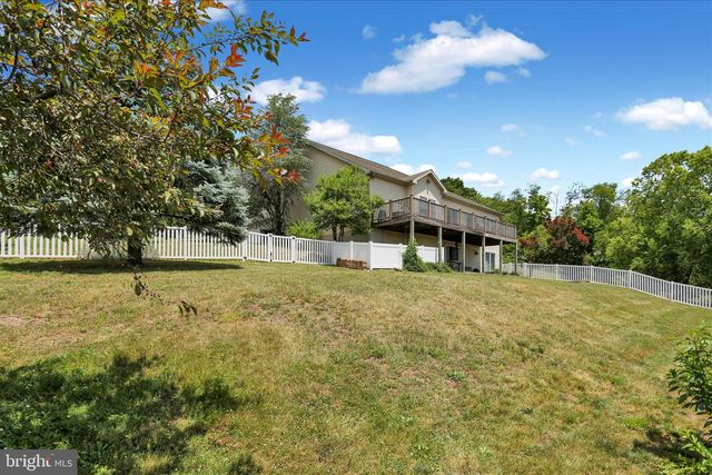 1888 BOW DR, Auburn, PA 17922