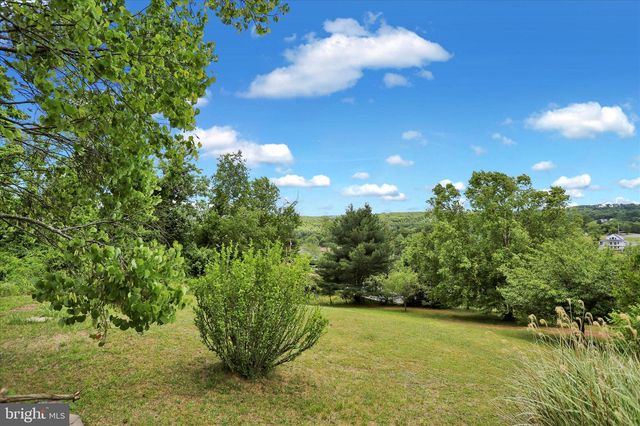 1888 BOW DR, Auburn, PA 17922