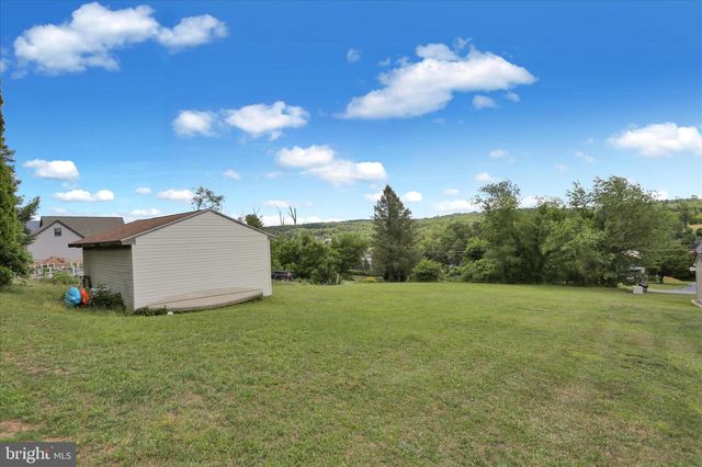 1888 BOW DR, Auburn, PA 17922
