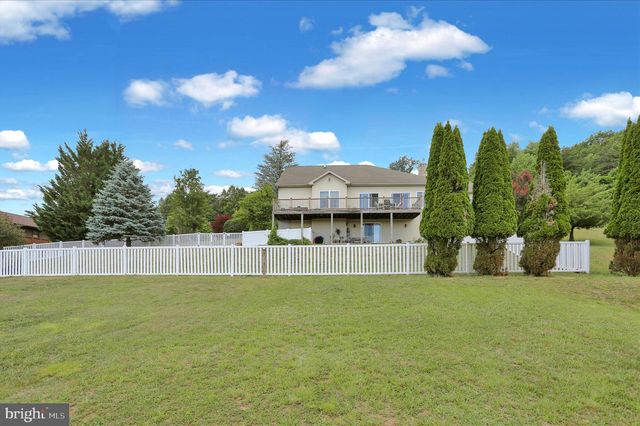 1888 BOW DR, Auburn, PA 17922