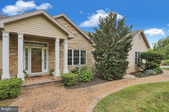 1888 BOW DR, Auburn, PA 17922