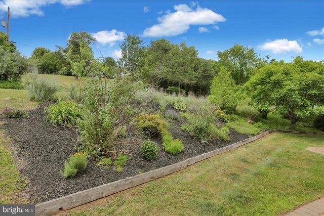 1888 BOW DR, Auburn, PA 17922