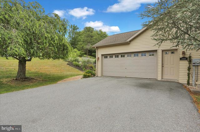 1888 BOW DR, Auburn, PA 17922