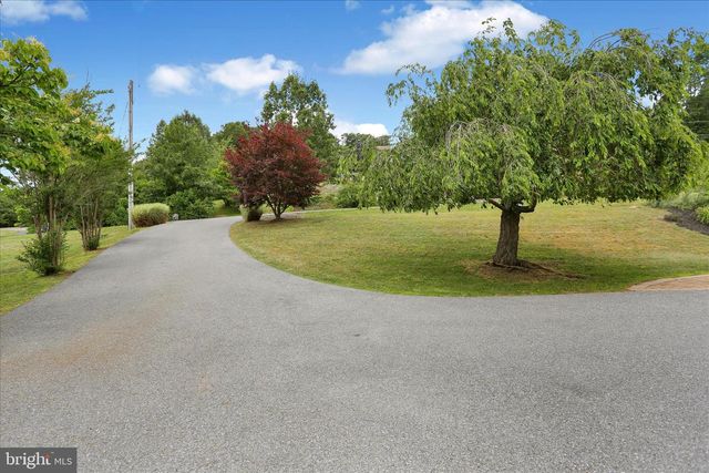 1888 BOW DR, Auburn, PA 17922