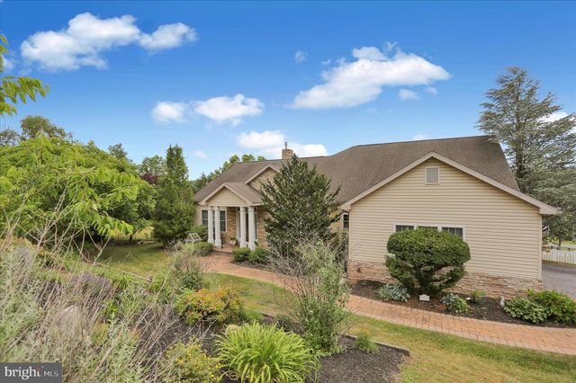 1888 BOW DR, Auburn, PA 17922