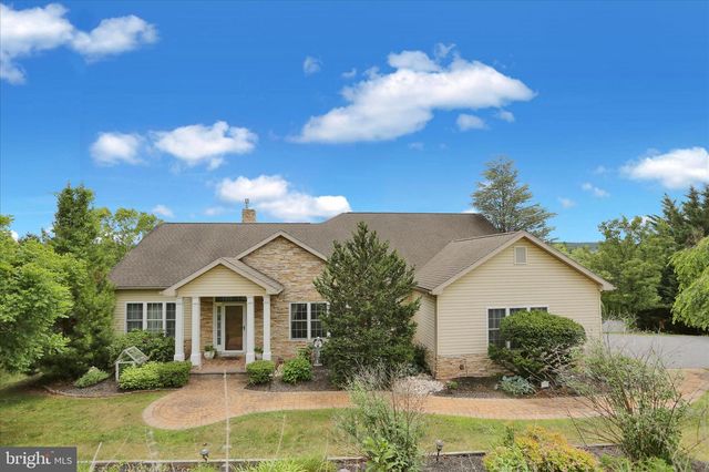 1888 BOW DR, Auburn, PA 17922