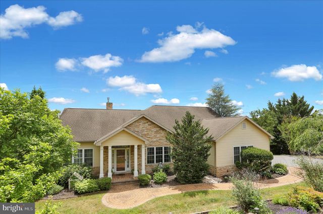 1888 BOW DR, Auburn, PA 17922