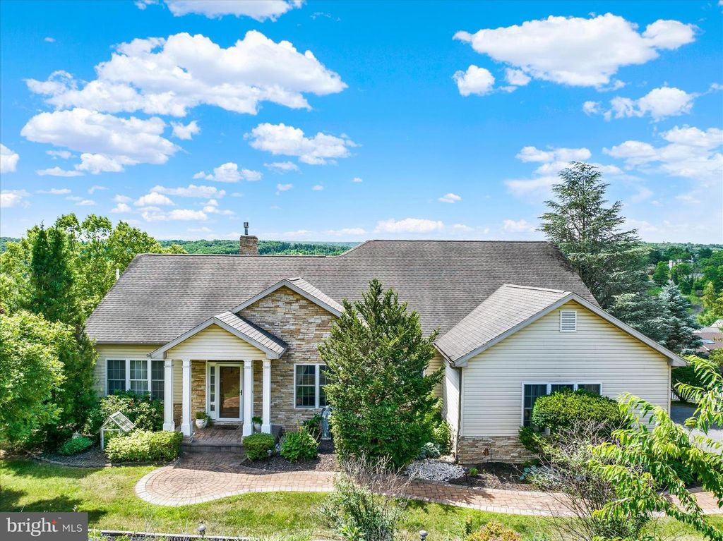 1888 BOW DR, Auburn, PA 17922