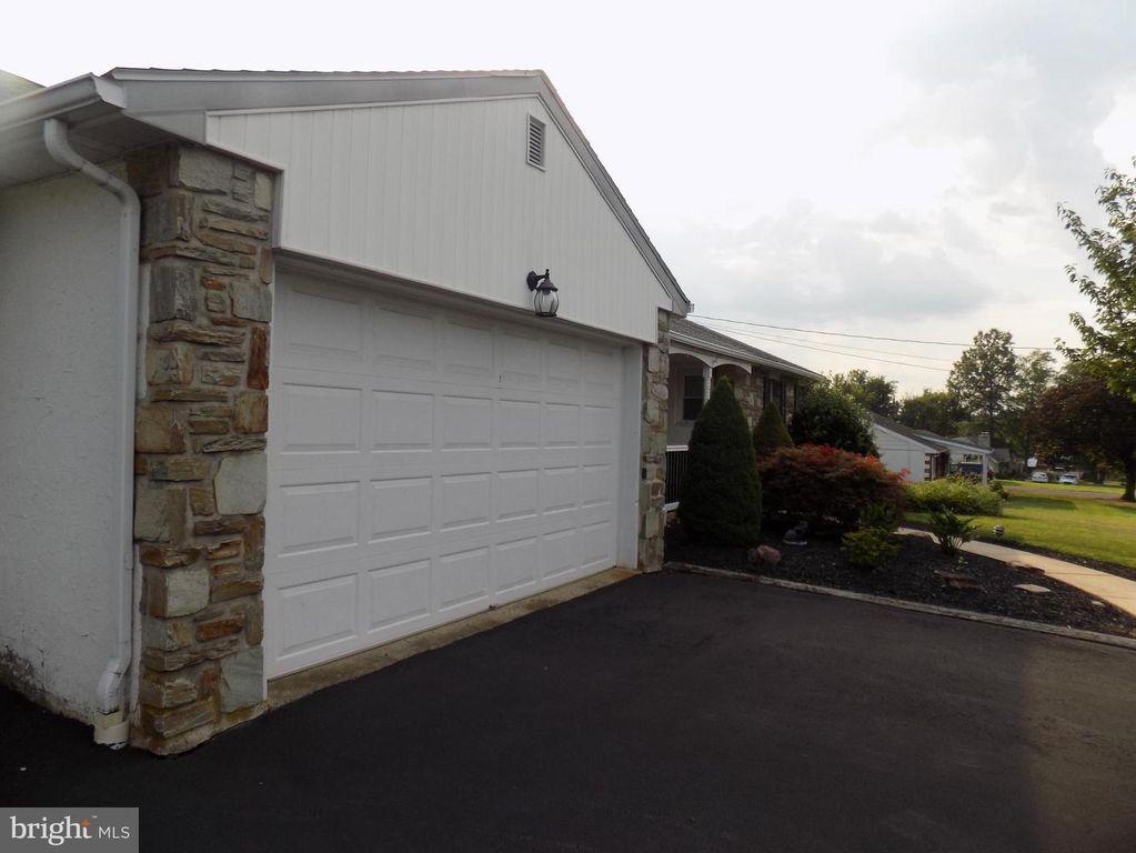 680 ALLENTOWN RD, Telford, PA 18969