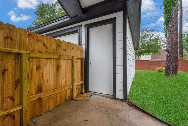 15814 Winding Moss Drive, Houston, TX 77068