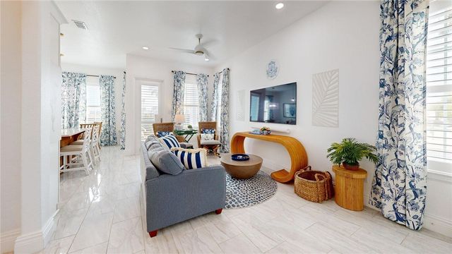 15516 Spyglass Dr, Corpus Christi, TX 78418