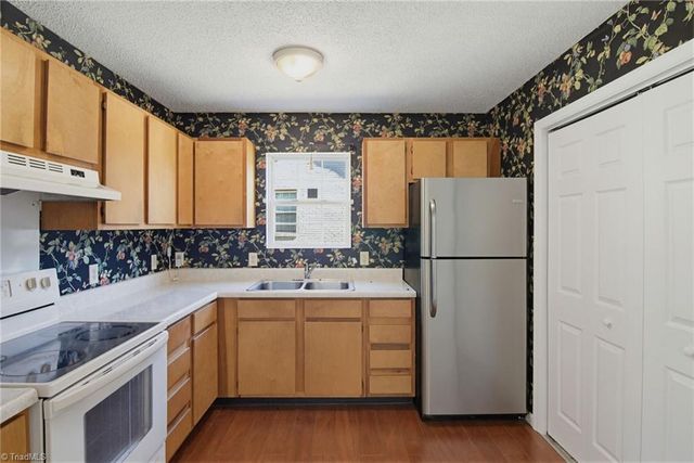 1528 Ambridge Court, High Point, NC 27235