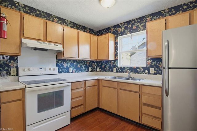 1528 Ambridge Court, High Point, NC 27235