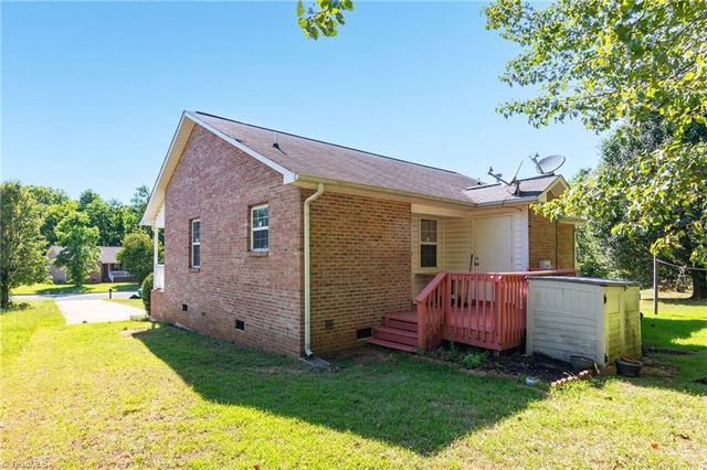 1528 Ambridge Court, High Point, NC 27235