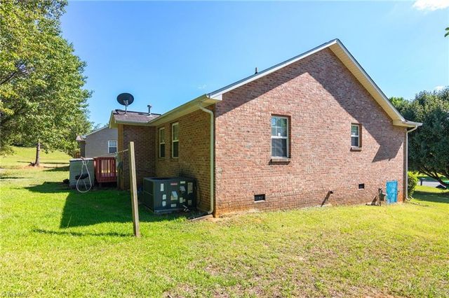 1528 Ambridge Court, High Point, NC 27235