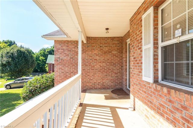 1528 Ambridge Court, High Point, NC 27235