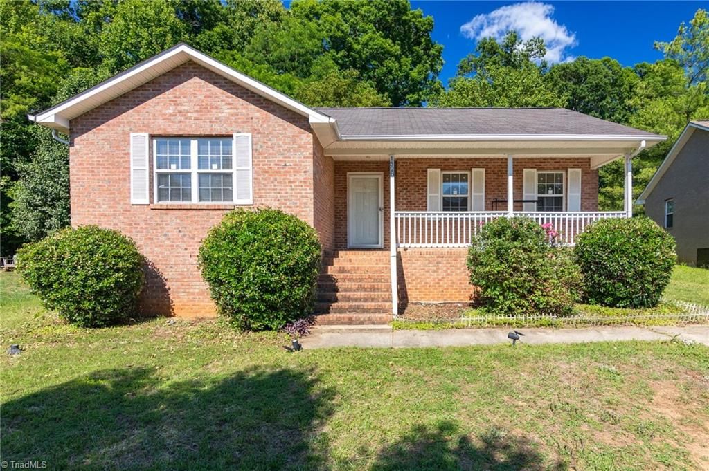 1528 Ambridge Court, High Point, NC 27235