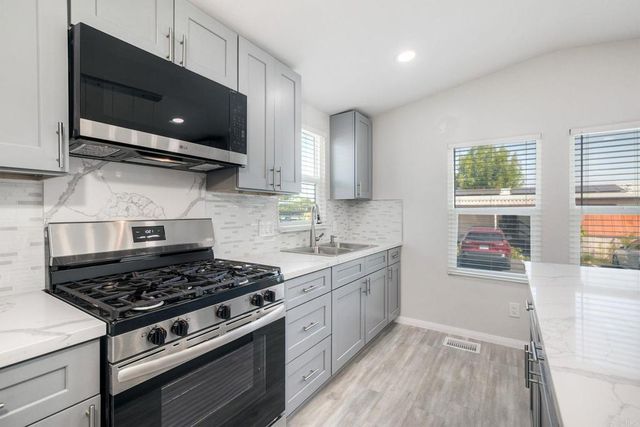 541 W 15th Avenue Spc 15, Escondido, CA 92025