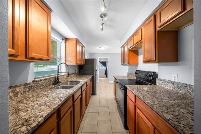 1214 SE 36TH AVENUE, Ocala, FL 34471