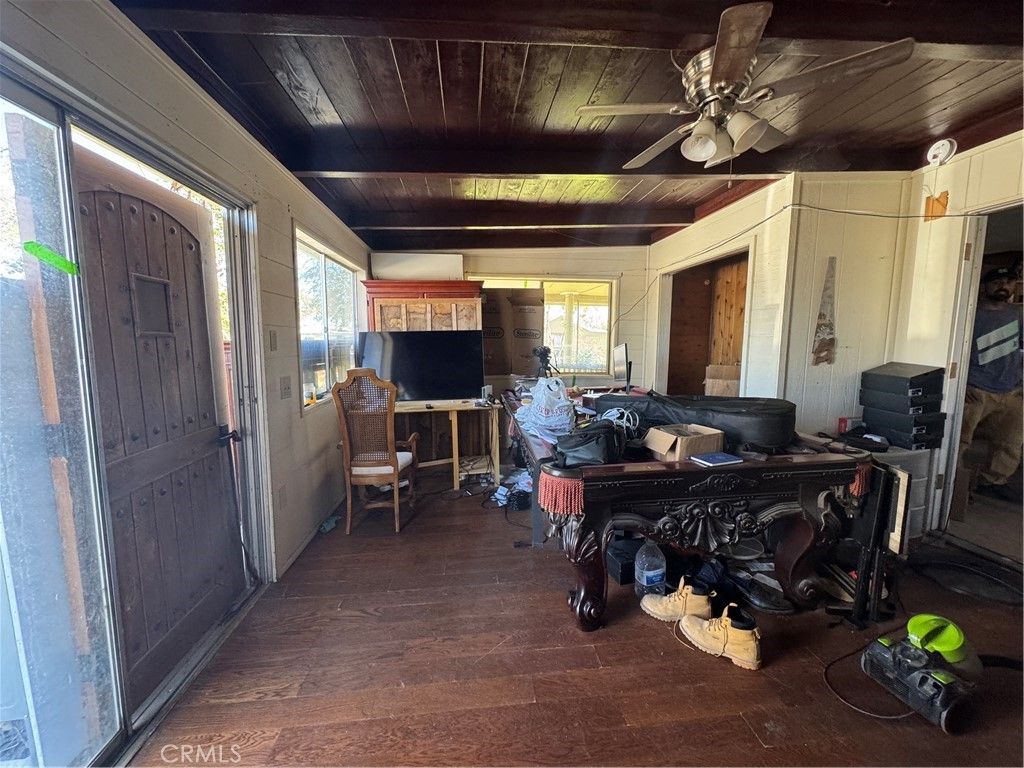 Image 10 of property listing at 10175 Valle Vista, Phelan, CA 92371