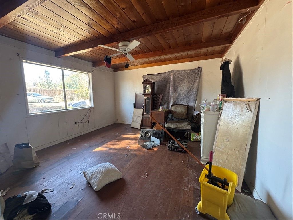 Image 12 of property listing at 10175 Valle Vista, Phelan, CA 92371