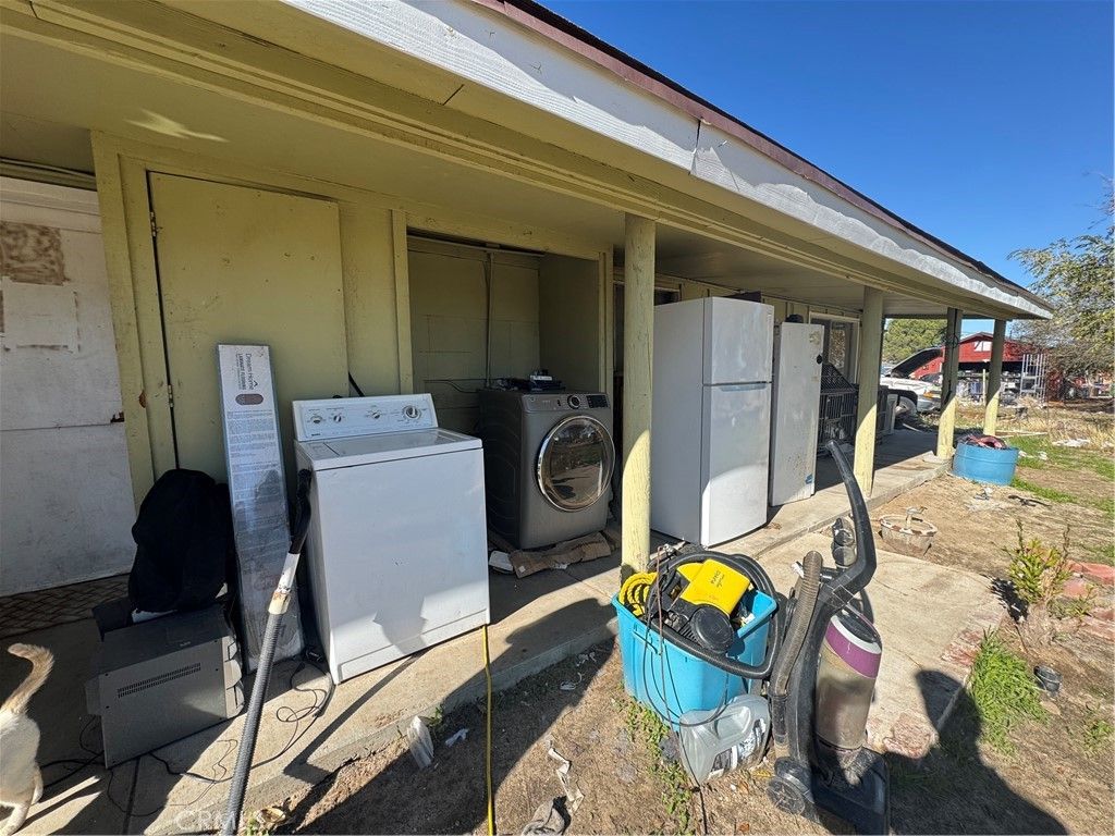 Image 13 of property listing at 10175 Valle Vista, Phelan, CA 92371