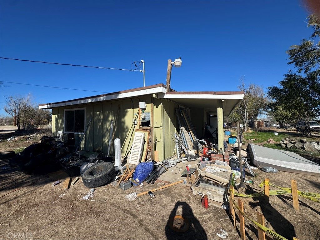 Image 14 of property listing at 10175 Valle Vista, Phelan, CA 92371