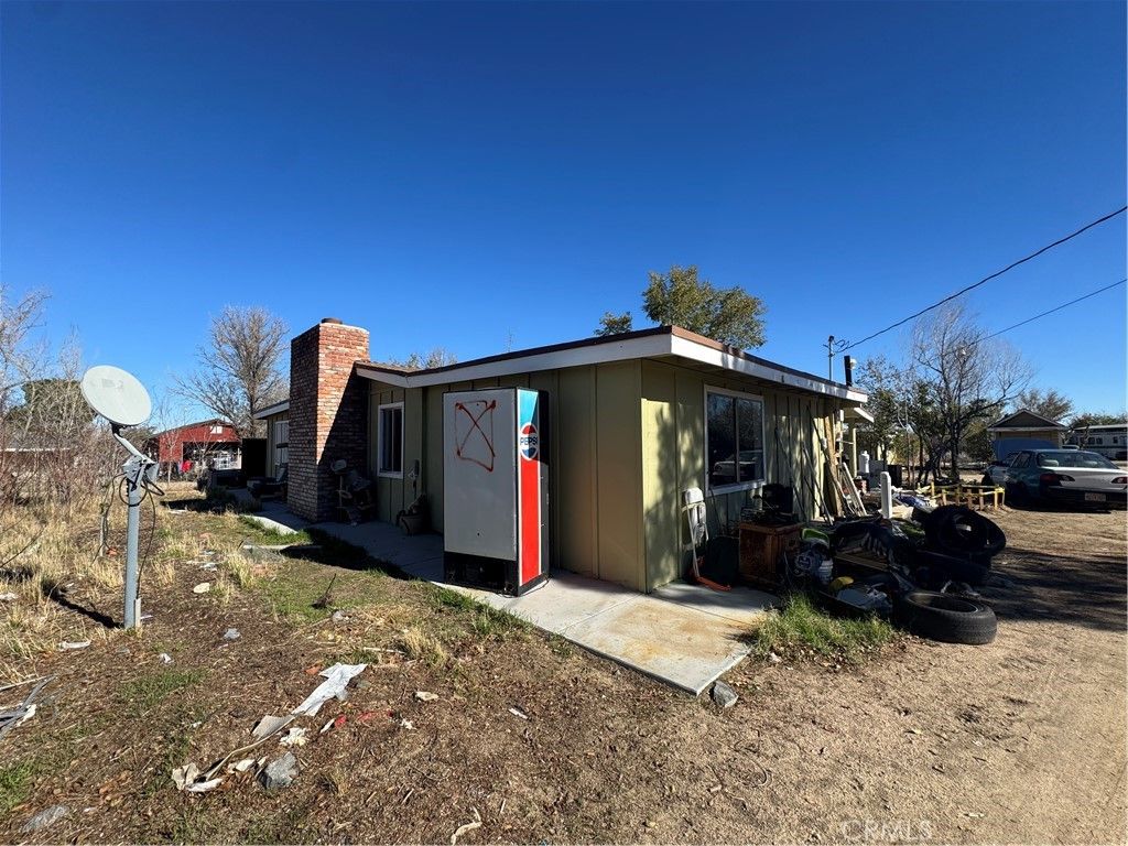 Image 15 of property listing at 10175 Valle Vista, Phelan, CA 92371