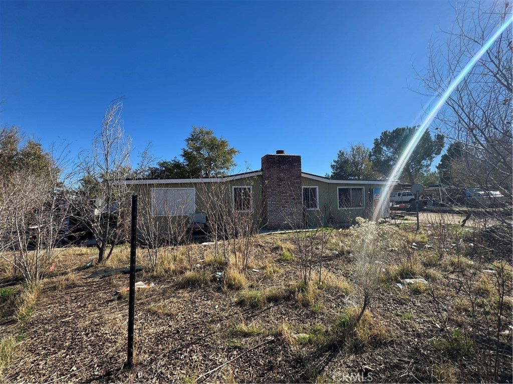 Image 16 of property listing at 10175 Valle Vista, Phelan, CA 92371