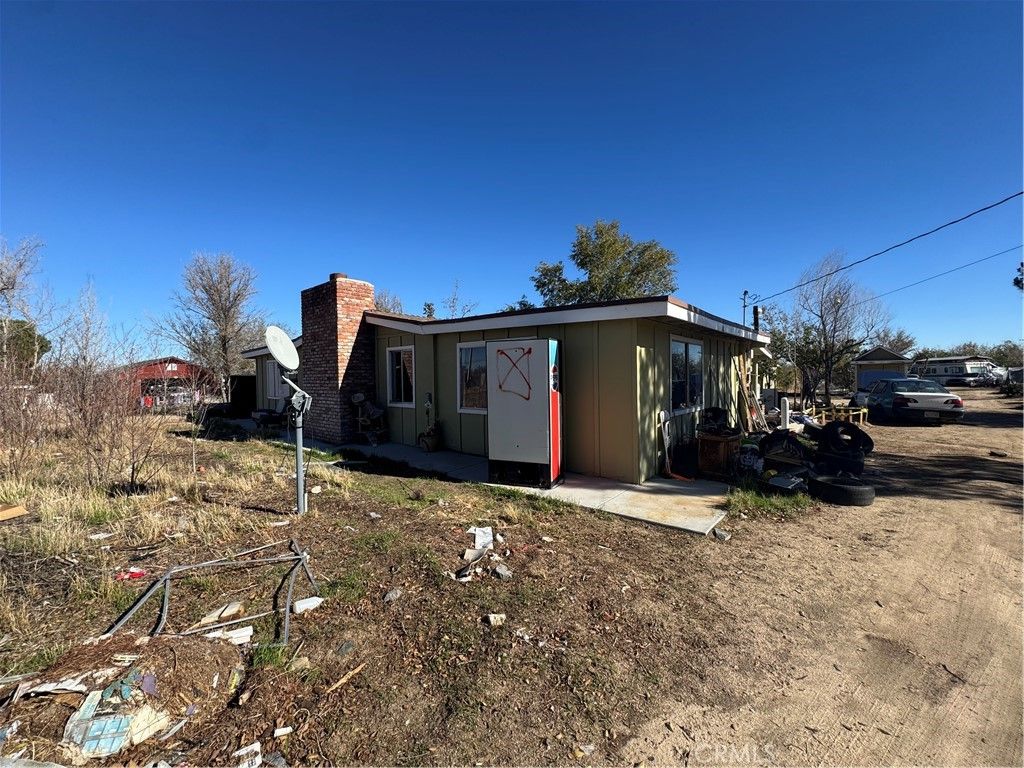 Image 17 of property listing at 10175 Valle Vista, Phelan, CA 92371