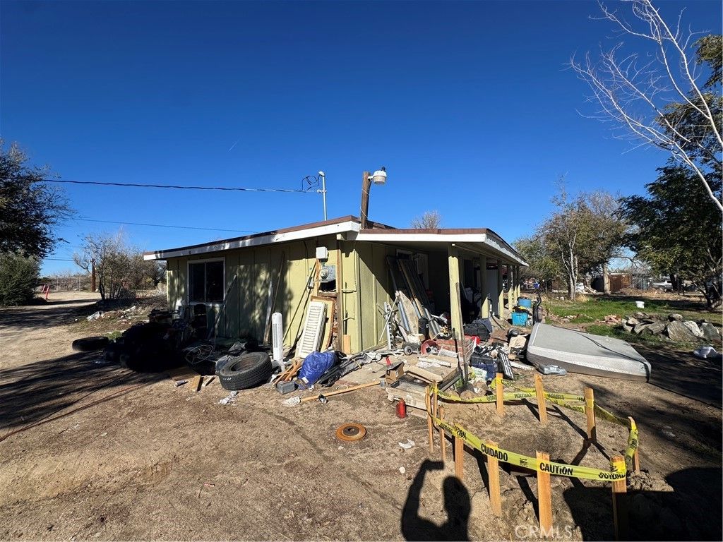 Image 18 of property listing at 10175 Valle Vista, Phelan, CA 92371