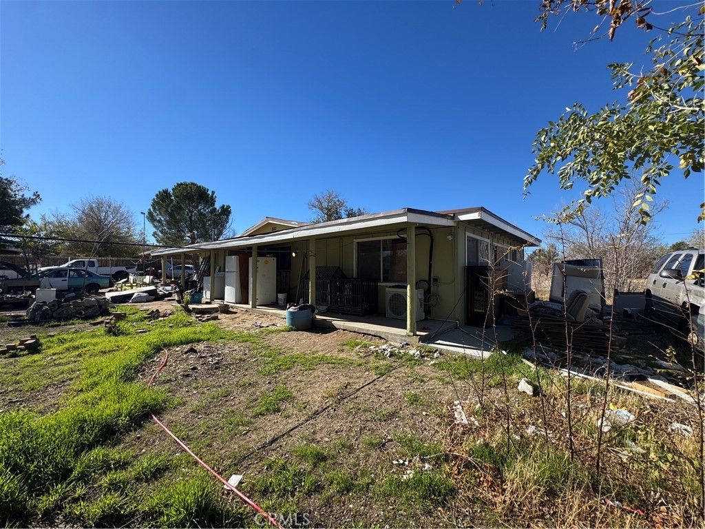 Image 2 of property listing at 10175 Valle Vista, Phelan, CA 92371
