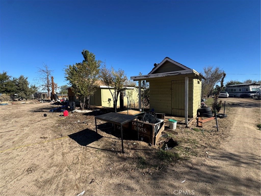 Image 21 of property listing at 10175 Valle Vista, Phelan, CA 92371