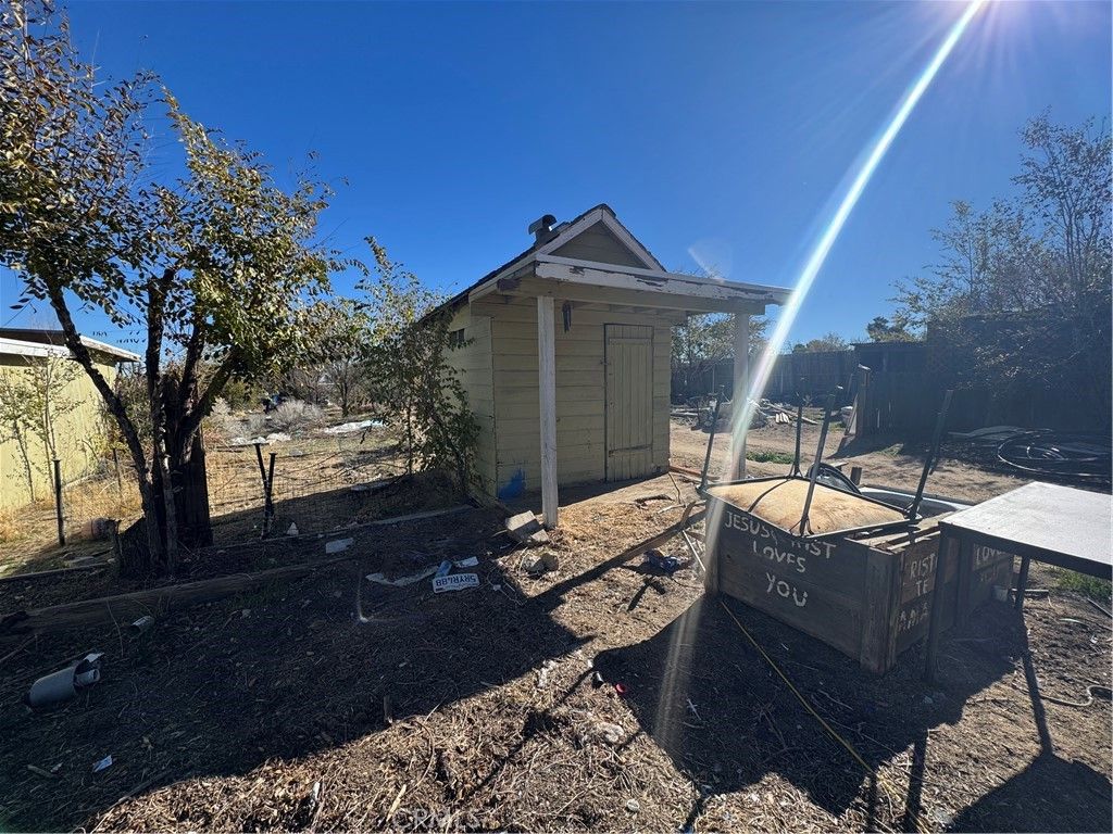 Image 22 of property listing at 10175 Valle Vista, Phelan, CA 92371