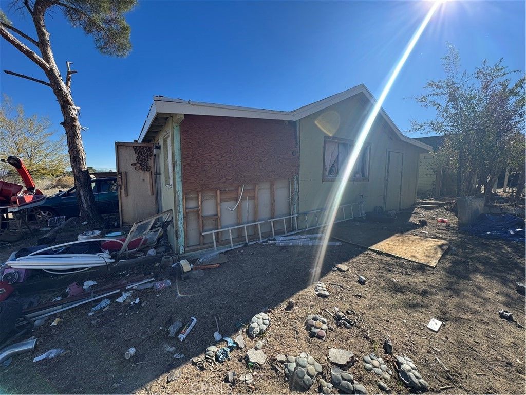 Image 23 of property listing at 10175 Valle Vista, Phelan, CA 92371