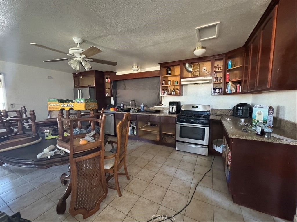 Image 7 of property listing at 10175 Valle Vista, Phelan, CA 92371