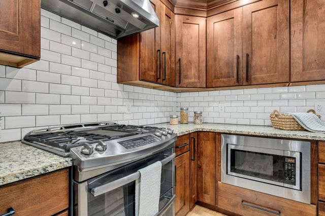 221 Adams Ct, Franklin, TN 37064