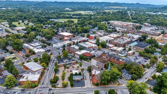 221 Adams Ct, Franklin, TN 37064