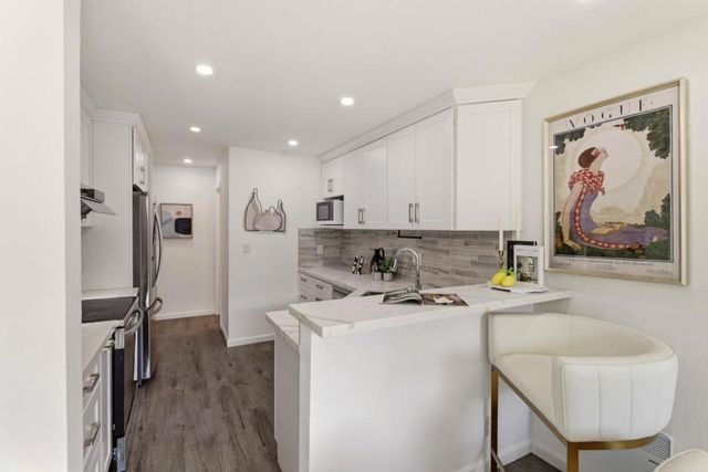 670 San Antonio Road 28, Palo Alto, CA 94306
