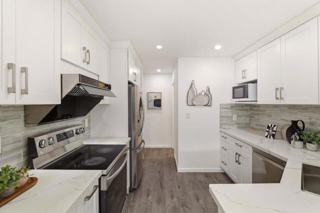 670 San Antonio Road 28, Palo Alto, CA 94306