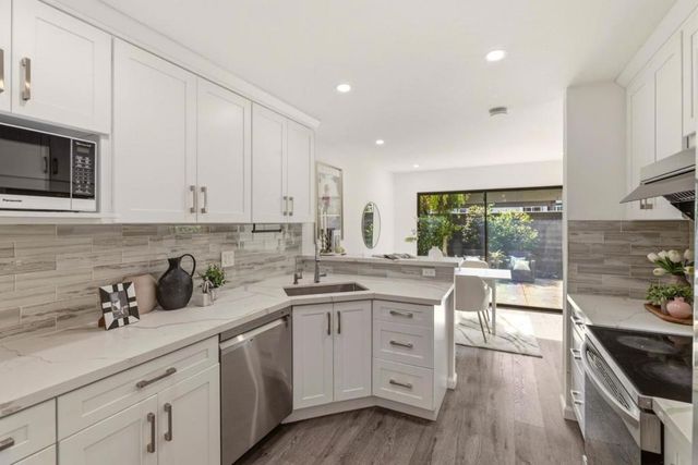 670 San Antonio Road 28, Palo Alto, CA 94306
